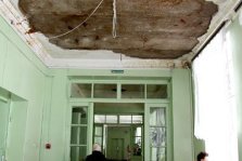 выкса.рф, В школе № 11 во время урока физкультуры осыпался потолок