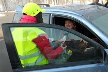 выкса.рф, Сотрудники ГИБДД поздравили автоледи с 8 марта акцией на дороге
