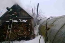 выкса.рф, Квартиру и кровлю бани уничтожил пожар в минувшие выходные в Выксе