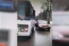 выкса.рф, Автобус врезался в иномарку на улице Вавилина
