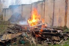 выкса.рф, Два работника ВМЗ получили ожоги рук во время сжигания деревянной тары