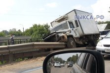 выкса.рф, На Антоповском мосту грузовик едва не опрокинулся в реку