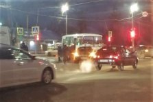 выкса.рф, Автобус и иномарка столкнулись на перекрёстке в микрорайоне Гоголя