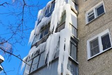 выкса.рф, Самовольно установленные кондиционеры и козырьки над балконами служат причиной образования наледи и сосулек