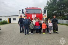 выкса.рф, Выксунские пожарные совершили одно из 35 добрых дел: навели порядок и научили детей безопасности