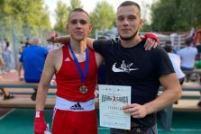 выкса.рф, Михаил Еловёнков выиграл бой в Международный день бокса