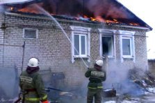 выкса.рф, На пожаре в Мотмосе обгорела кровля дома, гараж и автомобиль