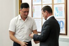 выкса.рф, Глава местного самоуправлению вручил удостоверение вновь избранному депутату Евгению Елистратову