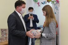 выкса.рф, Александр Барыков вручил подарки ученикам школы №12