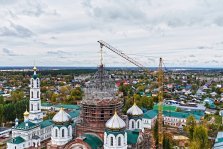 выкса.рф, На центральный купол Троицкого собора Выксунского Иверского монастыря подняли крест