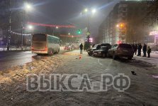 выкса.рф, Пьяный водитель без прав протаранил 2 авто на парковке