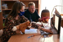 выкса.рф, Виктор и Екатерина Махровы подарили игрушки центру «Дом для мамы»