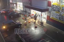 выкса.рф, Мотоциклы на крыльце и разбитое стекло: подростки устроили беспорядок в Мотмосе