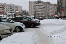 выкса.рф, Невнимательные автомобилисты загородили тротуар у бизнес-центра