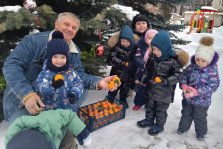 выкса.рф, Предприниматели подарили мандарины детям