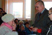 выкса.рф, Владимир Кочетков вручил медали ветеранам ВОВ в Мотмосе