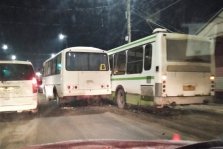 выкса.рф, Автобусы дважды попали в ДТП на остановке у школы №11