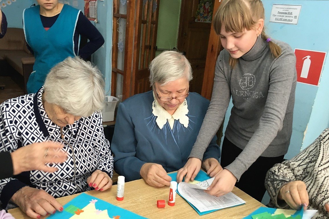 Детский центр «Чайка» провёл мастер-класс для пенсионеров