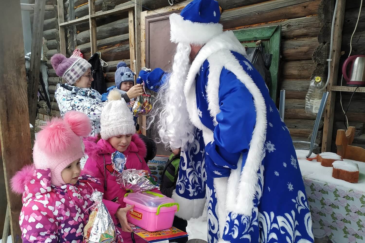 Участники акции «Подарим детям Рождество» собрали 300 тысяч рублей