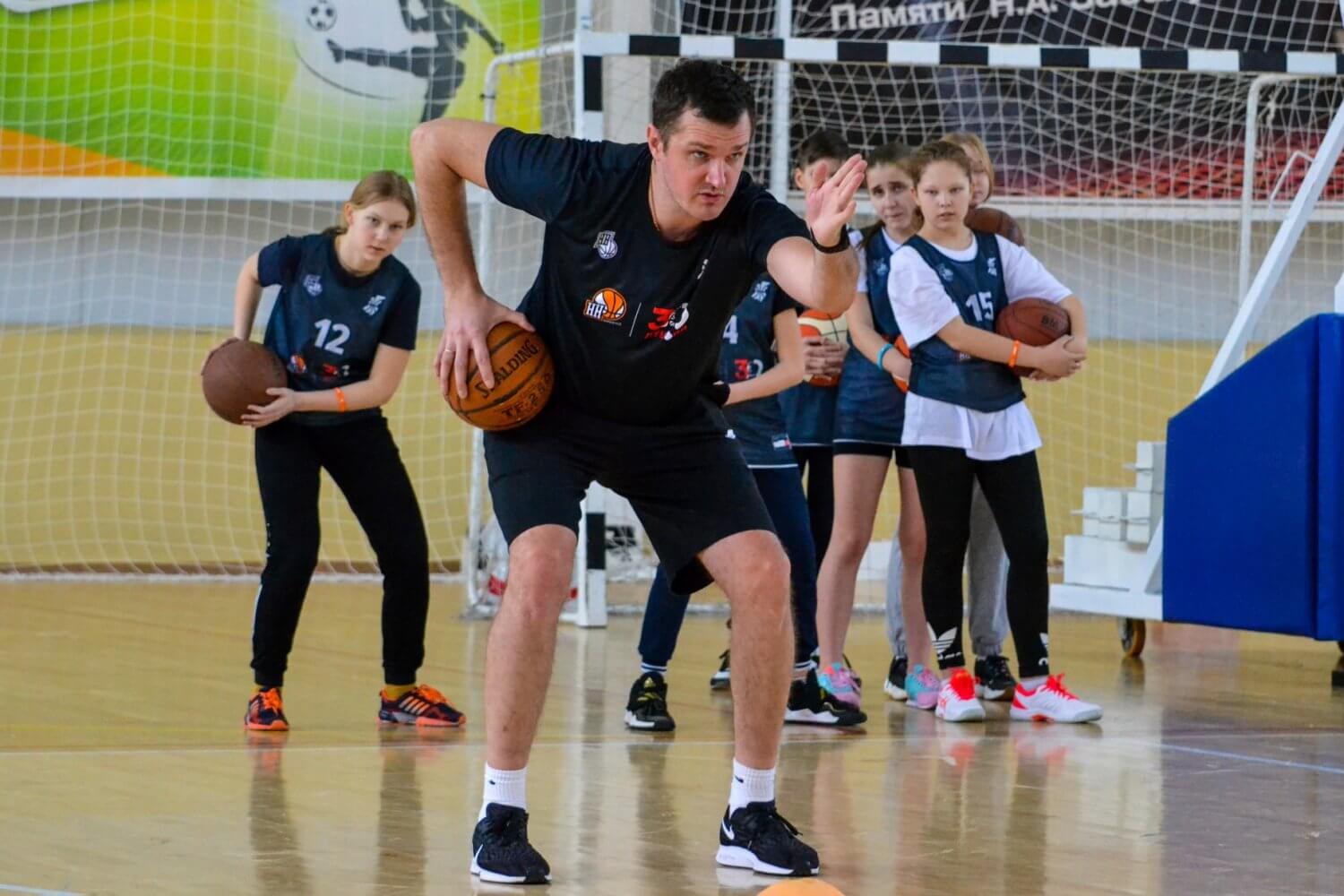 Тренер из Нижнего Новгорода провёл мастер-класс для баскетболистов