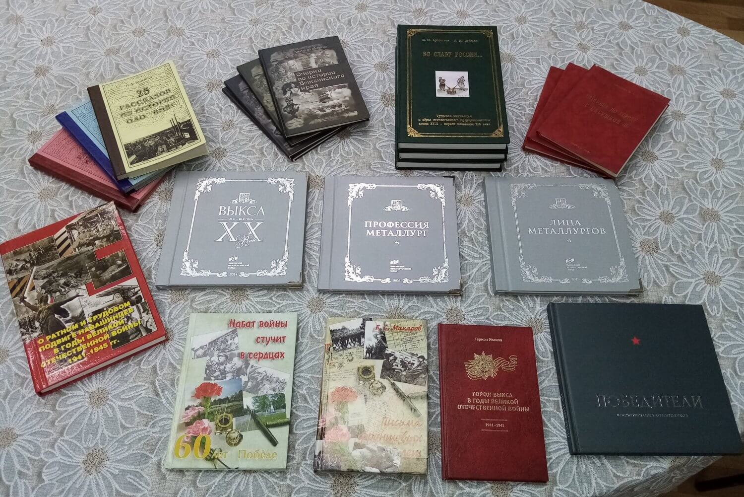 Валерий Анисимов подарил Тамболесскому ДТ подборку краеведческих книг
