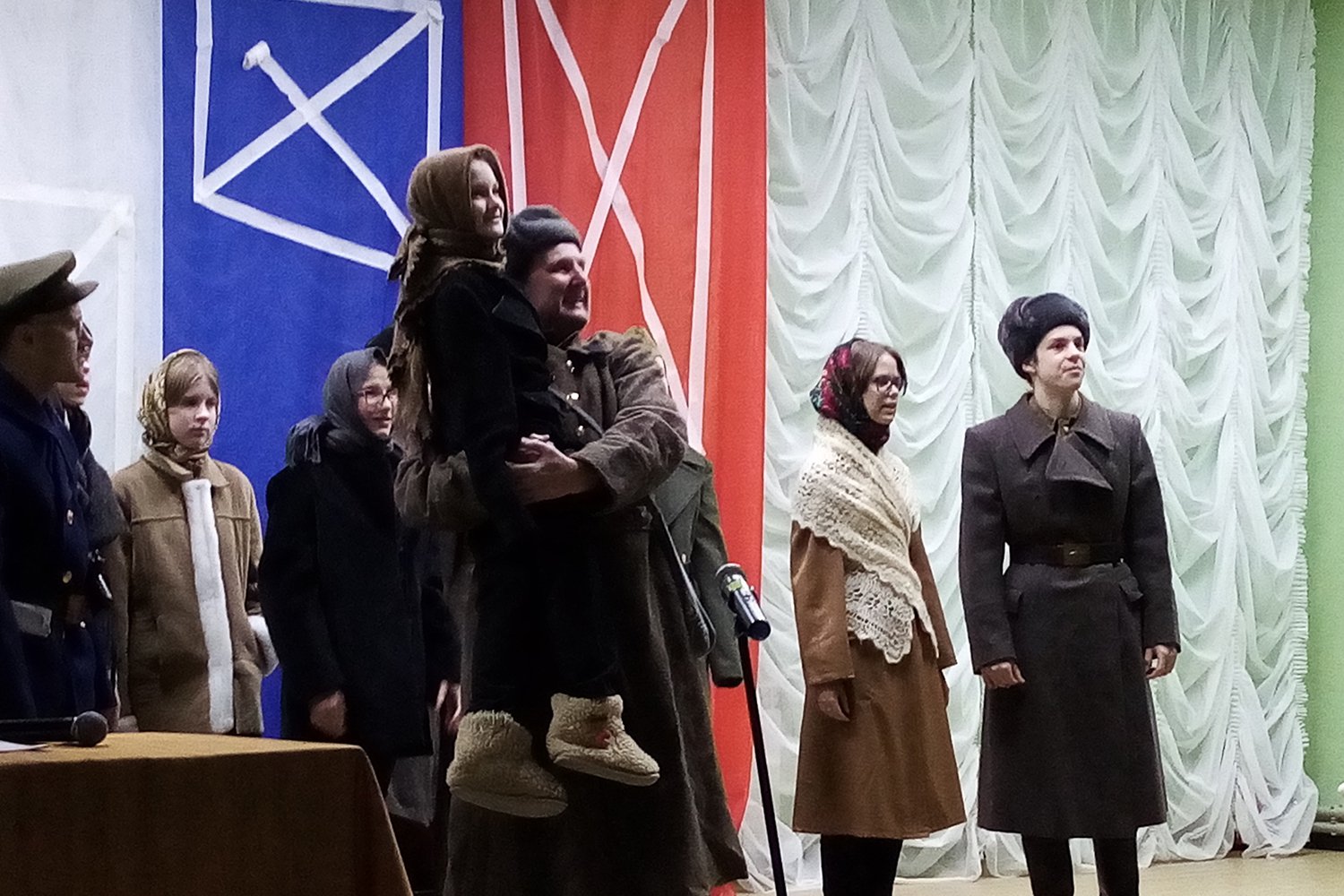 Жителям Тамболеса показали спектакль «Дух Ленинграда»