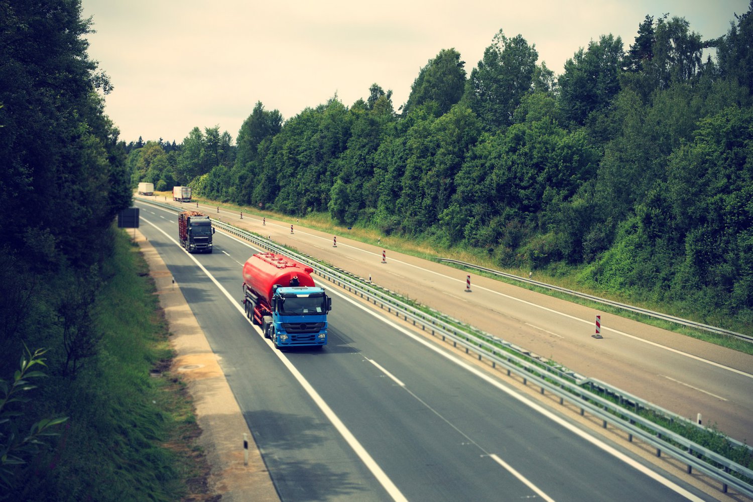 На дорогах региона ограничат движение многотонных грузовиков