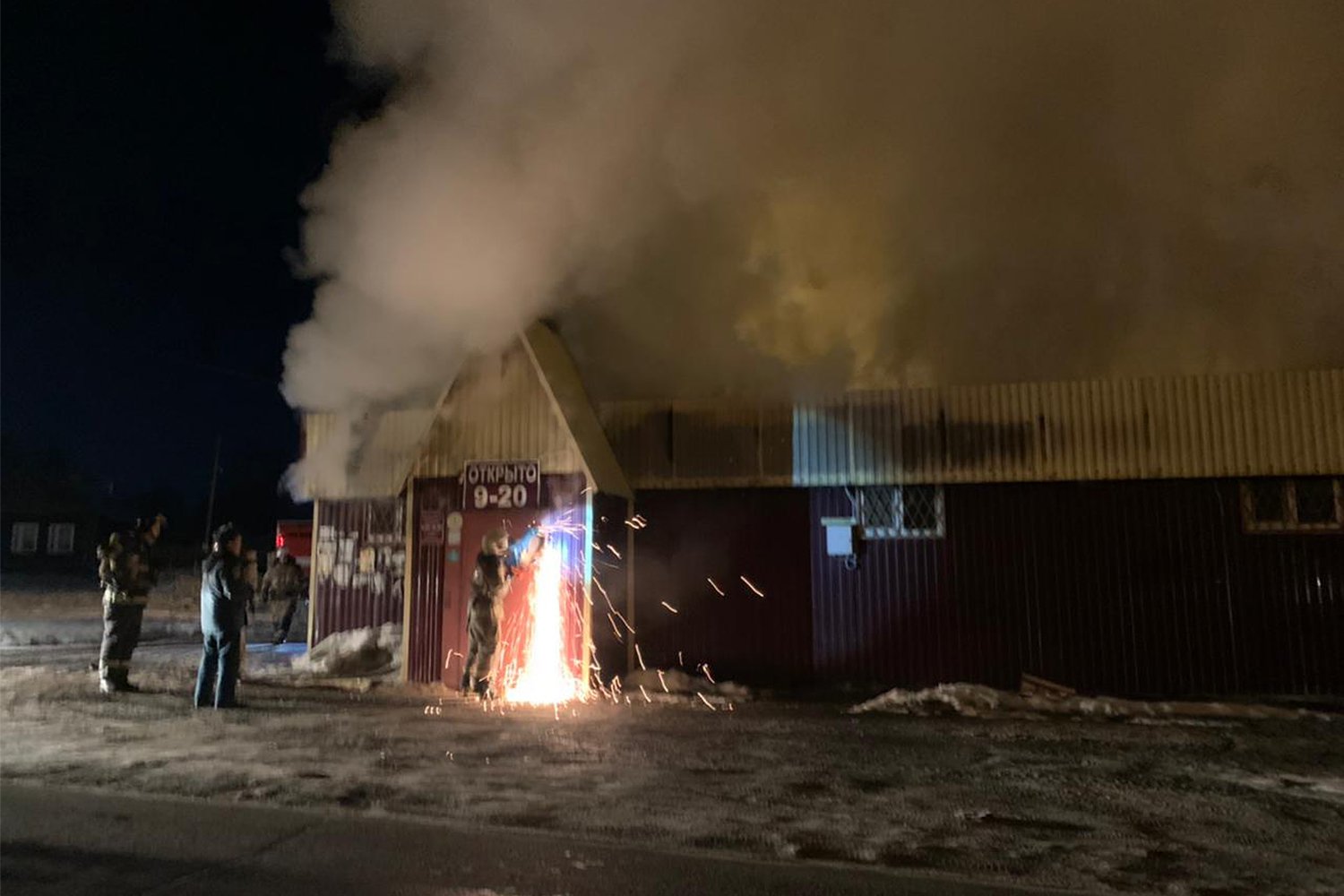 Неизвестные подожгли магазин в Виле