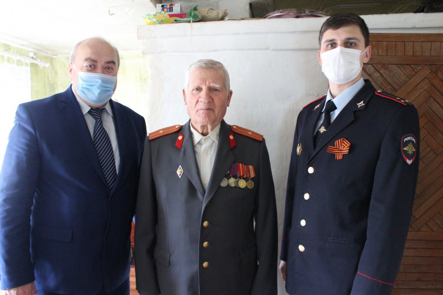 Выксунских ветеранов МВД поздравили с 9 Мая