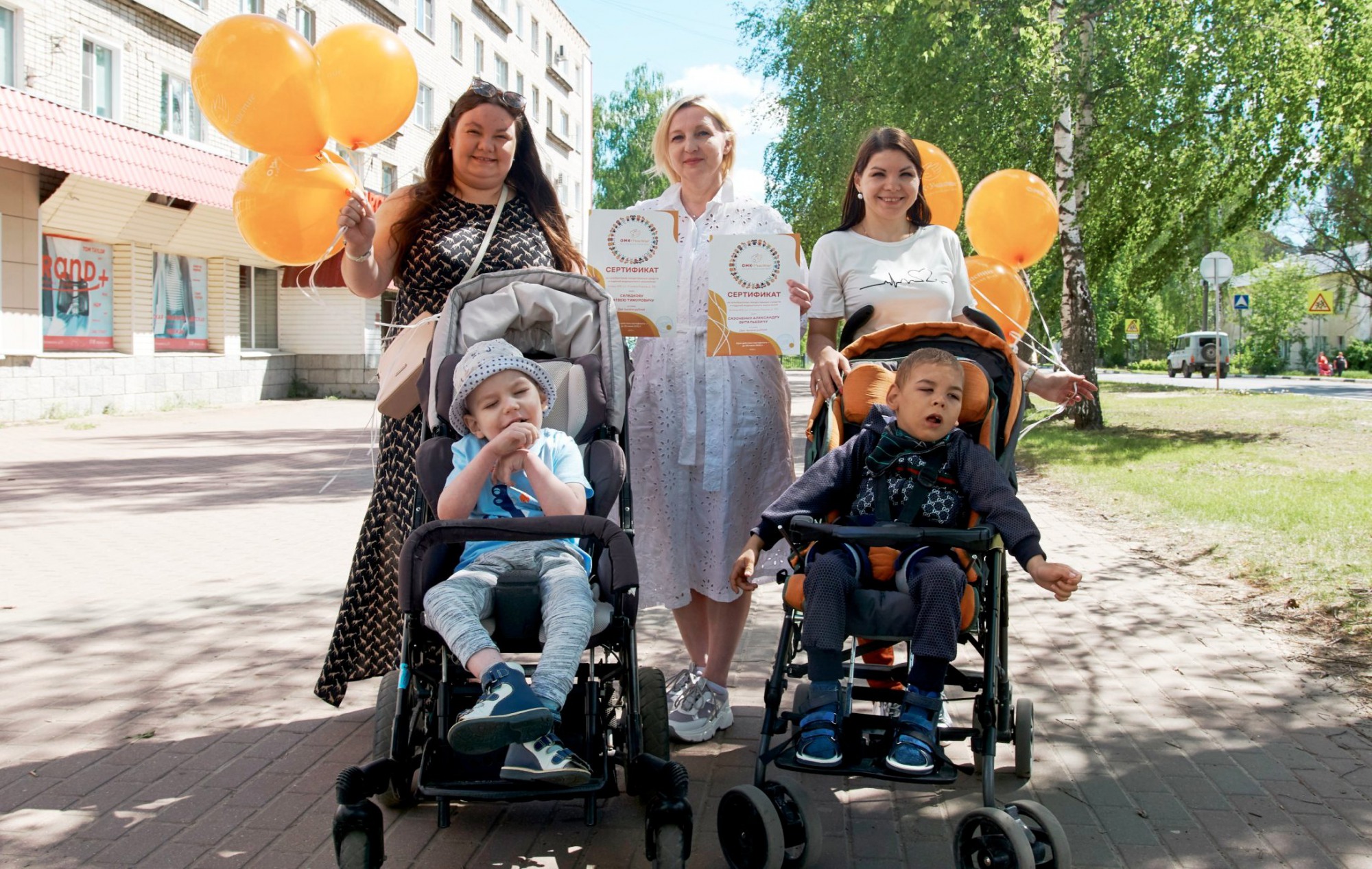 Фонд «ОМК-Участие» подарил денежные сертификаты детям с инвалидностью