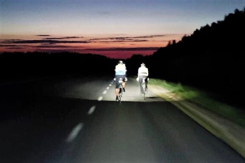 Велосипедисты Илья Фомин и Александр Шахов проехали 400 км менее чем за сутки