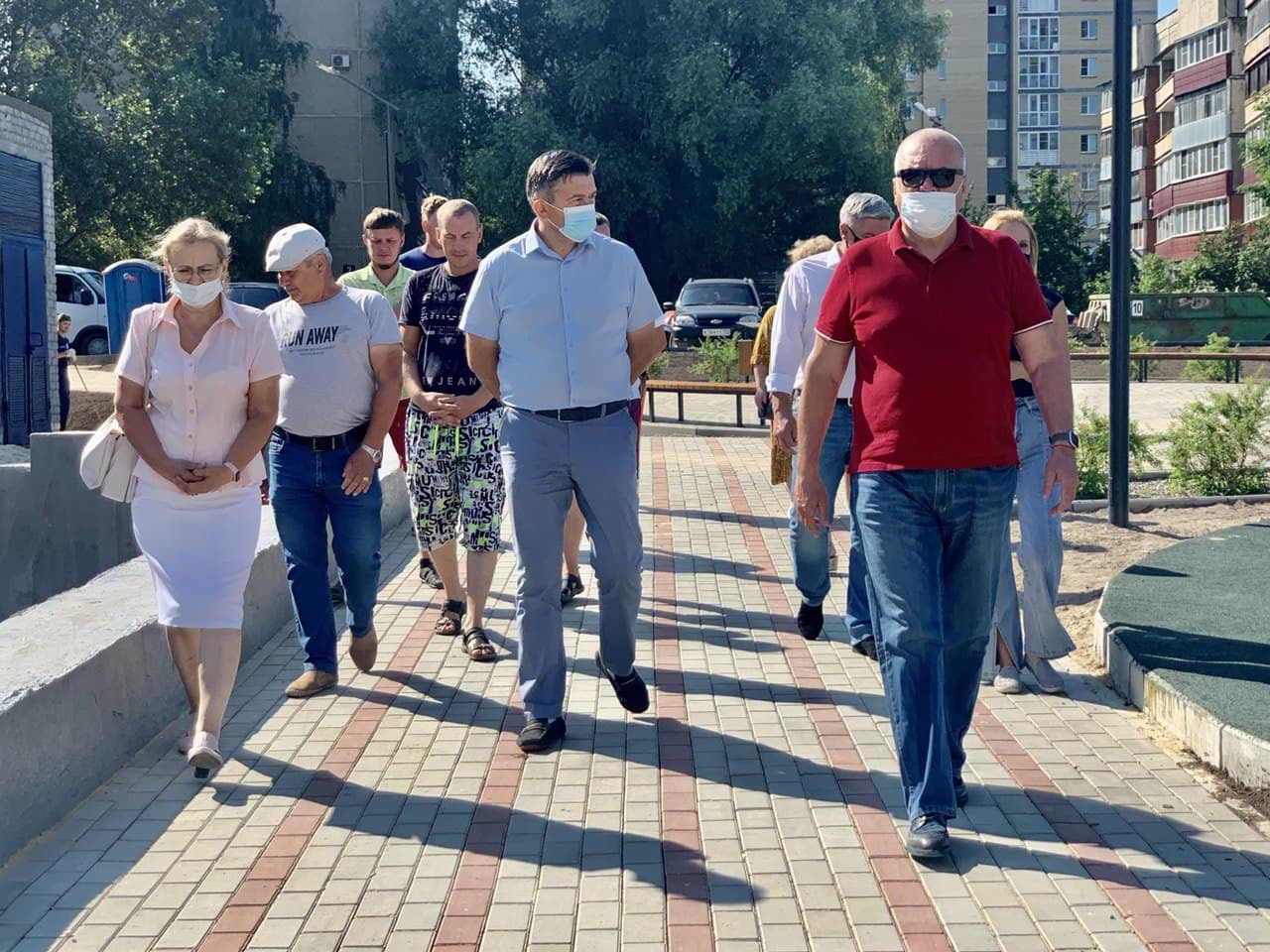 Глава администрации оценил новый сквер на улице Чкалова