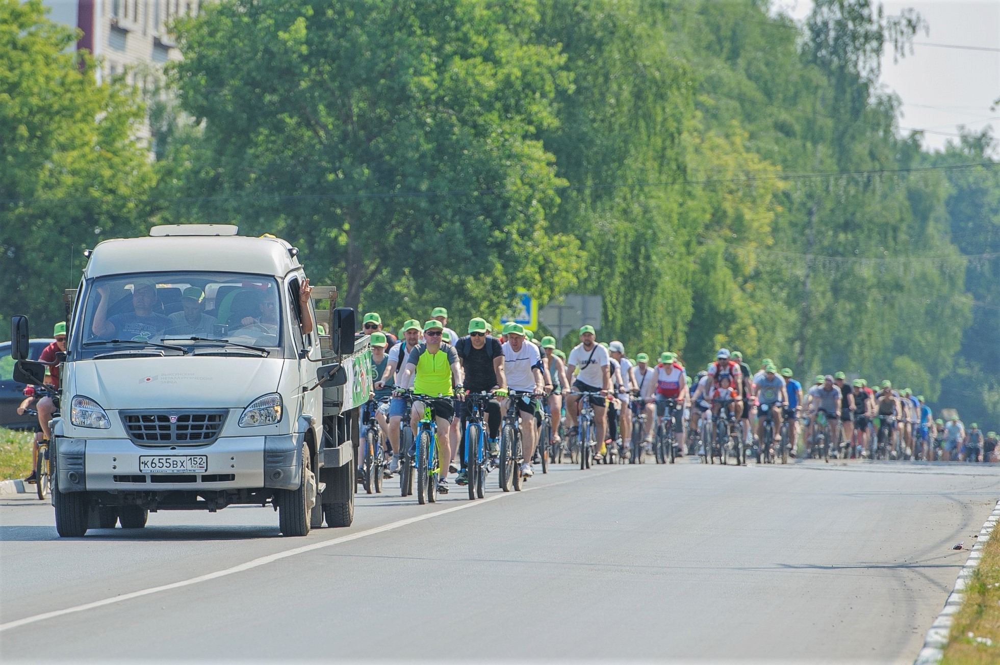 Триста человек присоединились к велопробегу ВМЗ