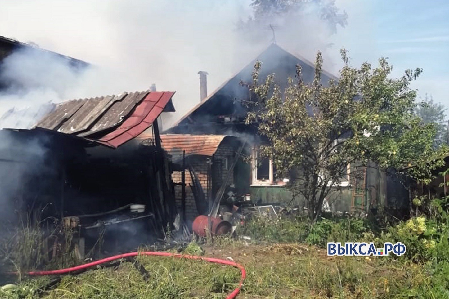 Пожарные дважды за сутки тушили дом на улице Рабочая
