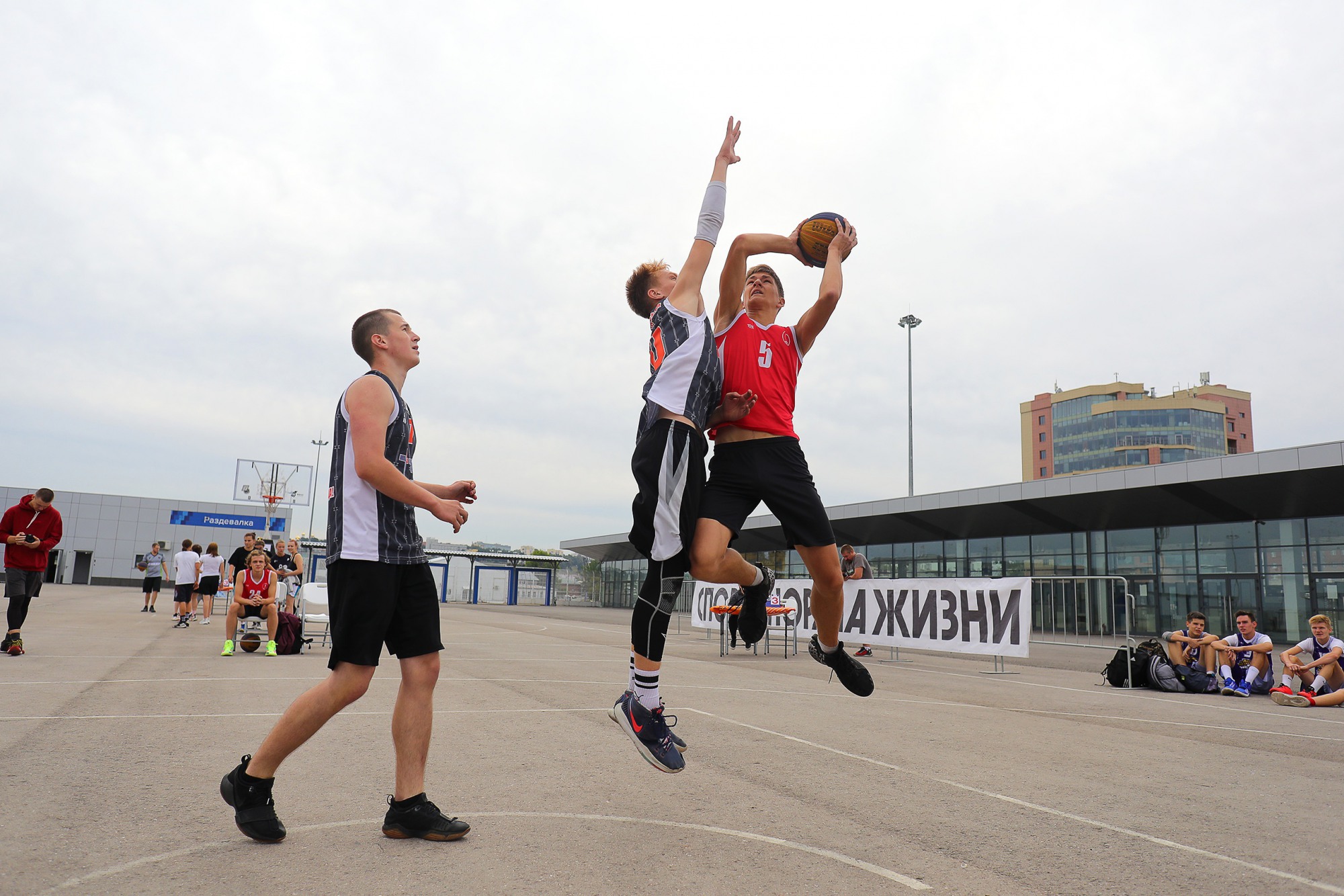 Команда Павла Сильнова пробилась в четвёрку на соревнованиях по стритболу в Нижнем Новгороде