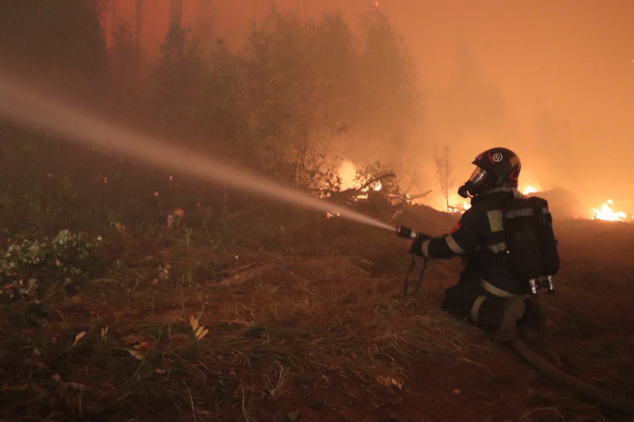 Пожарные вырвались из огненного кольца в Мордовском заповеднике