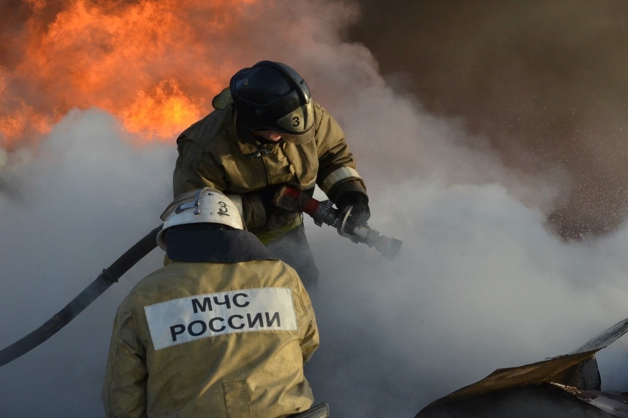 Старенькая иномарка загорелась в Новодмитриевке
