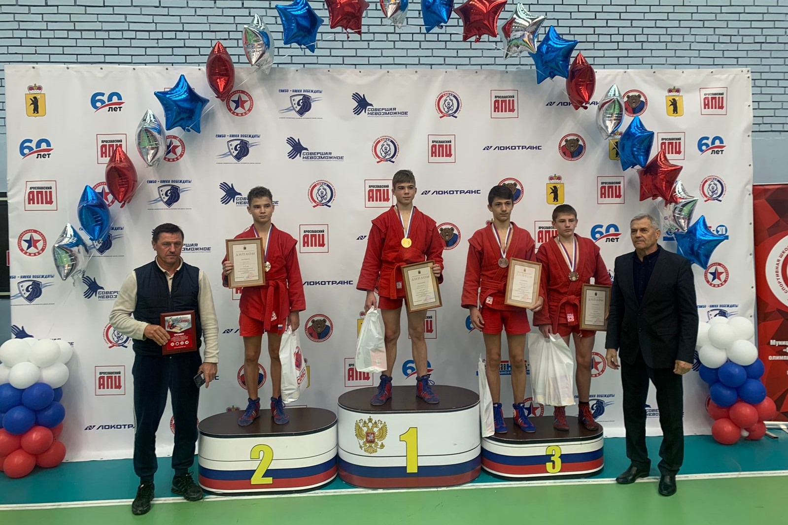 Юные самбисты выиграли два золота и бронзу в Ярославле
