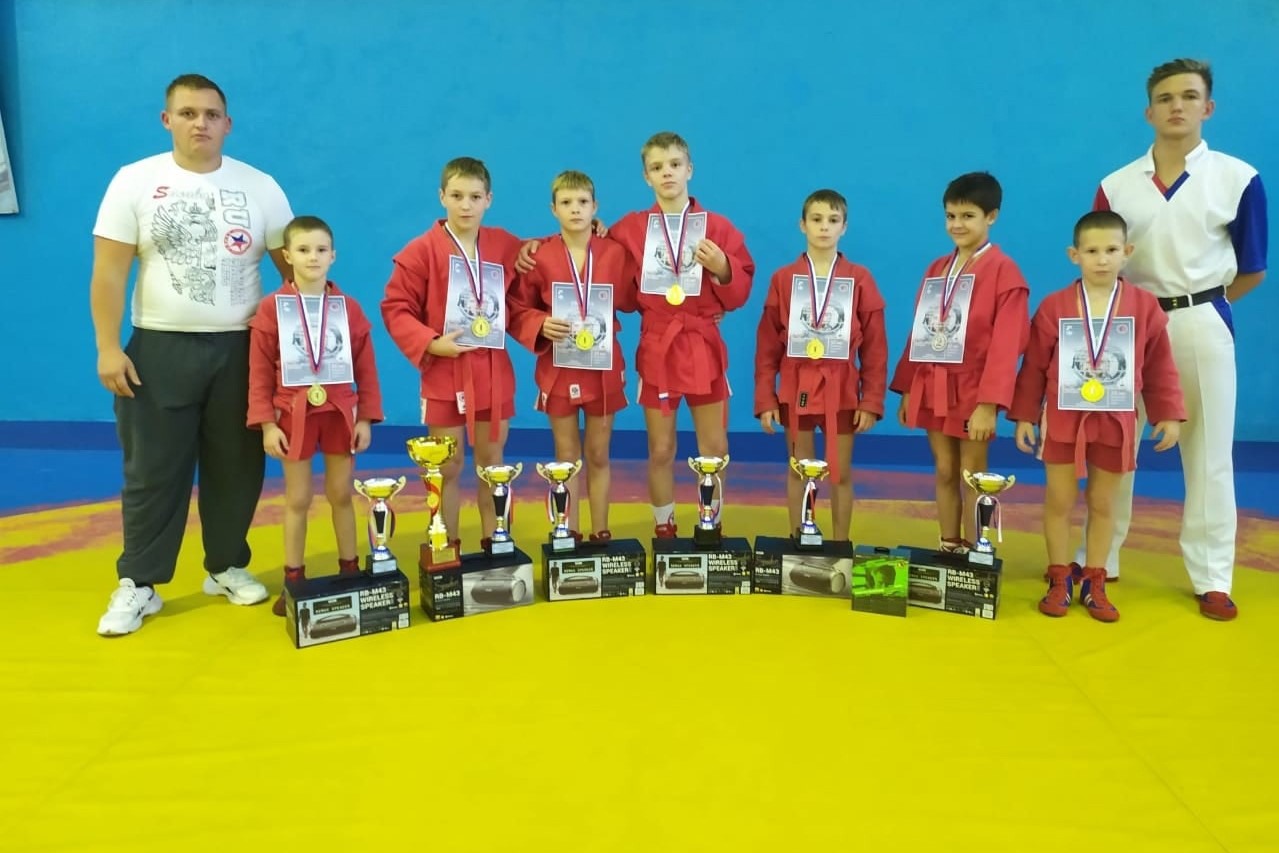 Юные самбисты взяли шесть золотых и одну серебряную медали в Гагарине