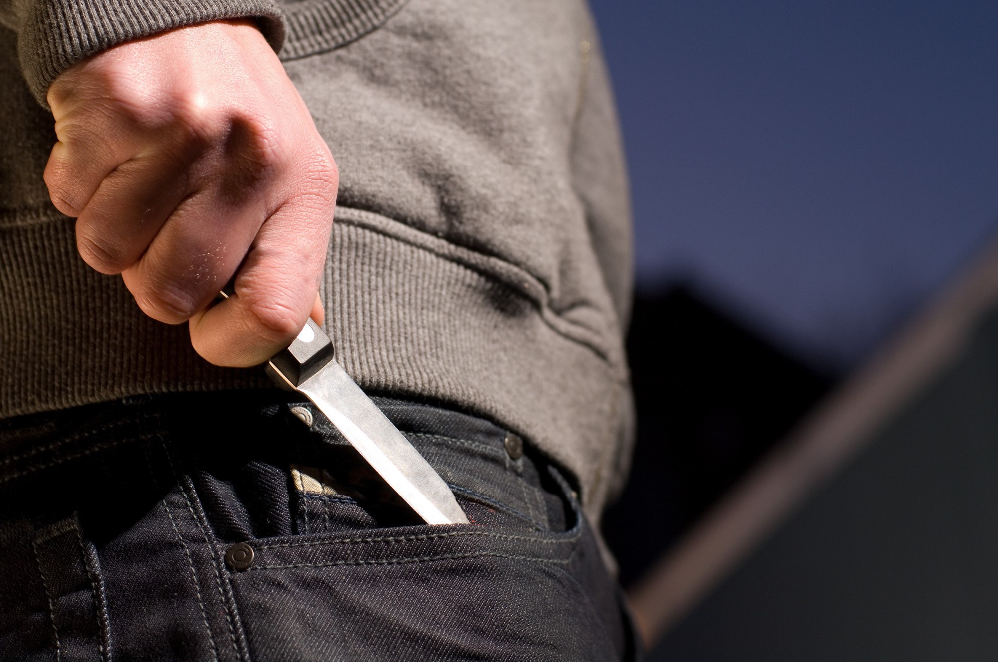 Выксунец с ножом отбил друга у полиции