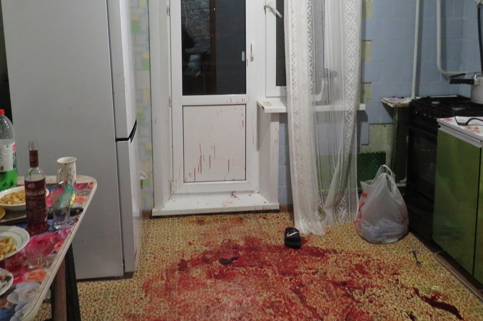 Пьяный хозяин квартиры ранил гостя ножом