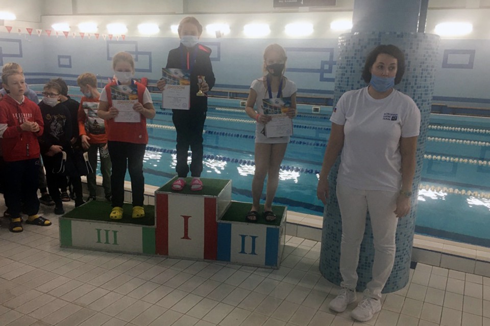 Дарья Спирина и Артём Власов выиграли первенство области по плаванию