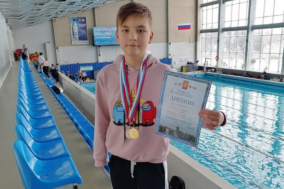 Пловец Матвей Ладёнков выиграл золото и серебро в Дзержинке