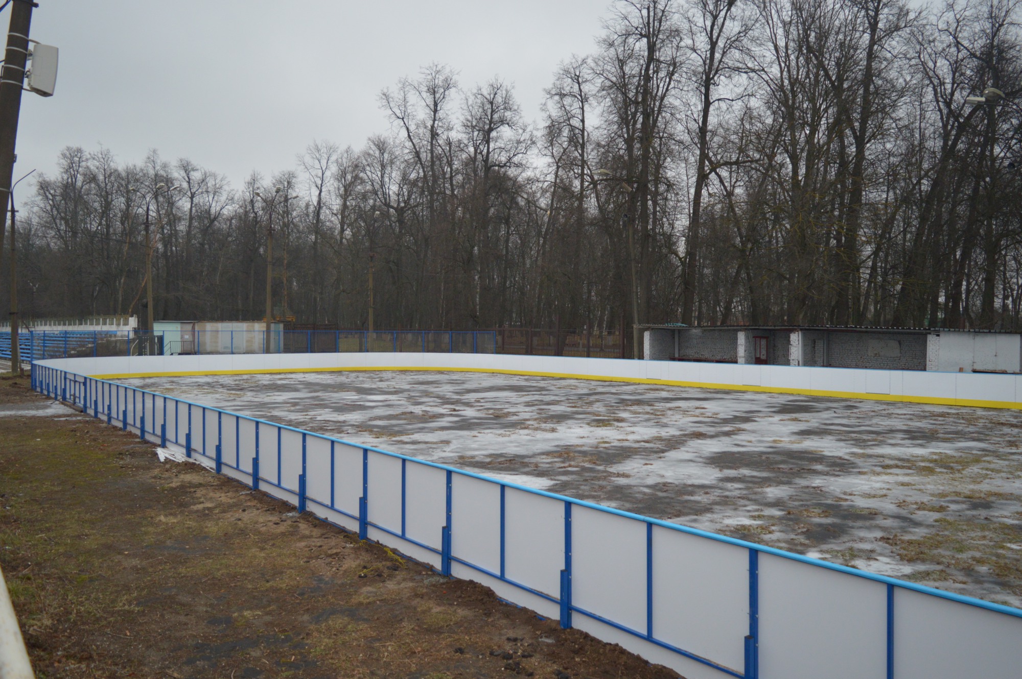 Новый хоккейный корт построили на стадионе «Металлург»