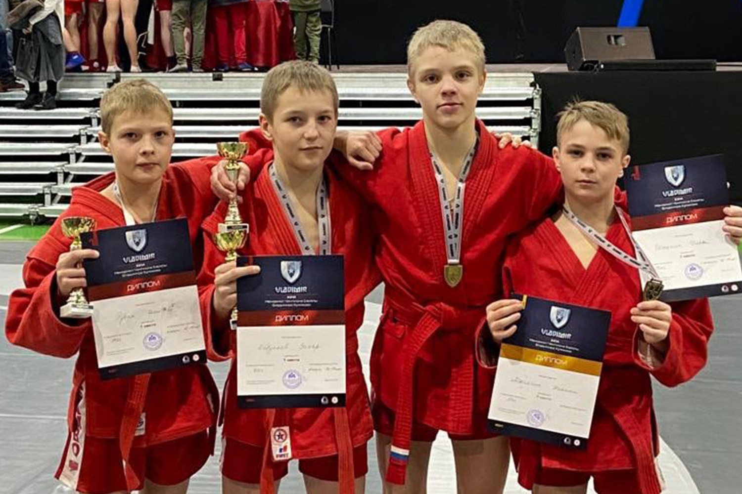 Десять медалей завоевали самбисты в Дзержинске