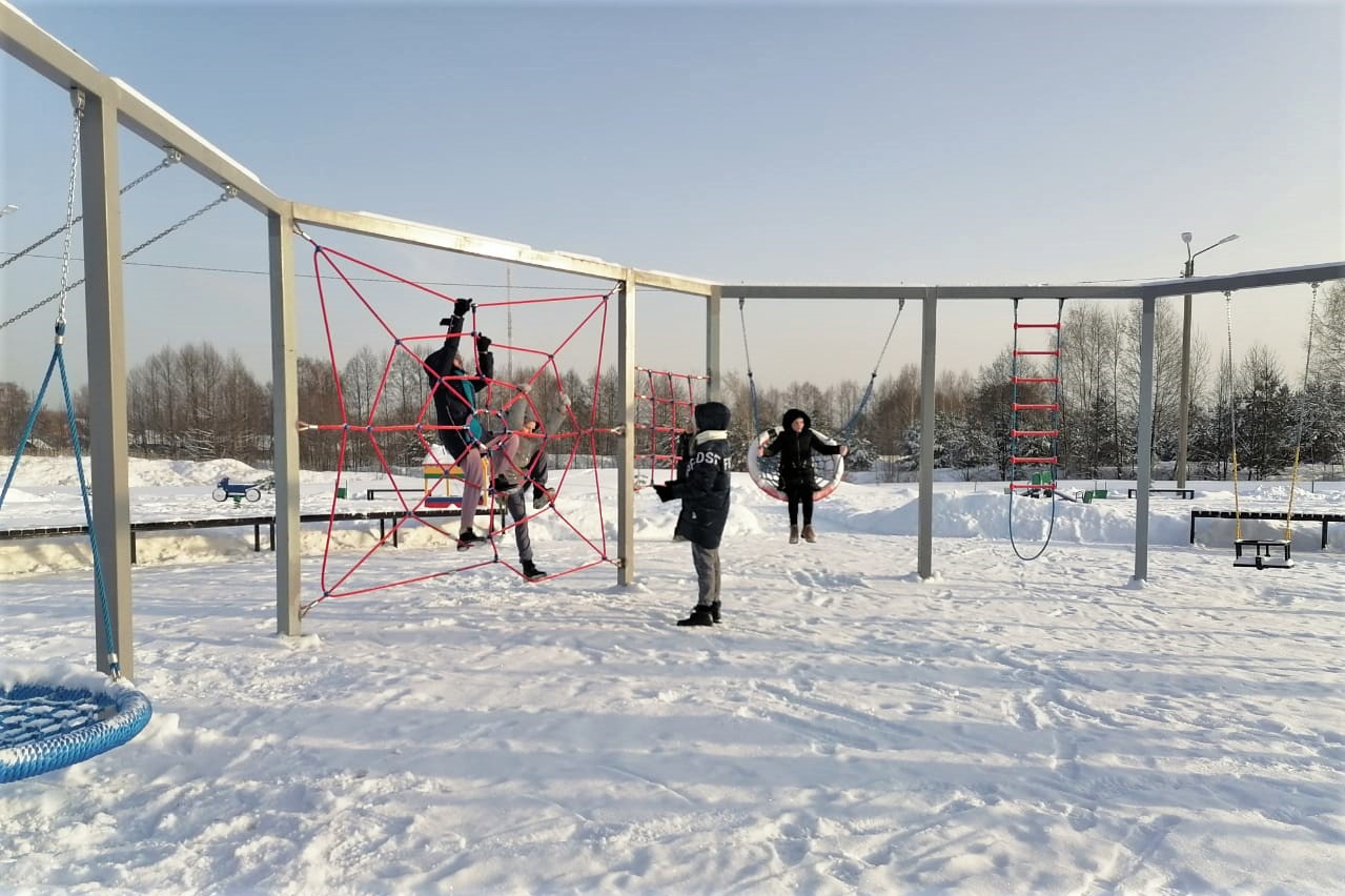 В Проволочном построили многофункциональную спортивную площадку