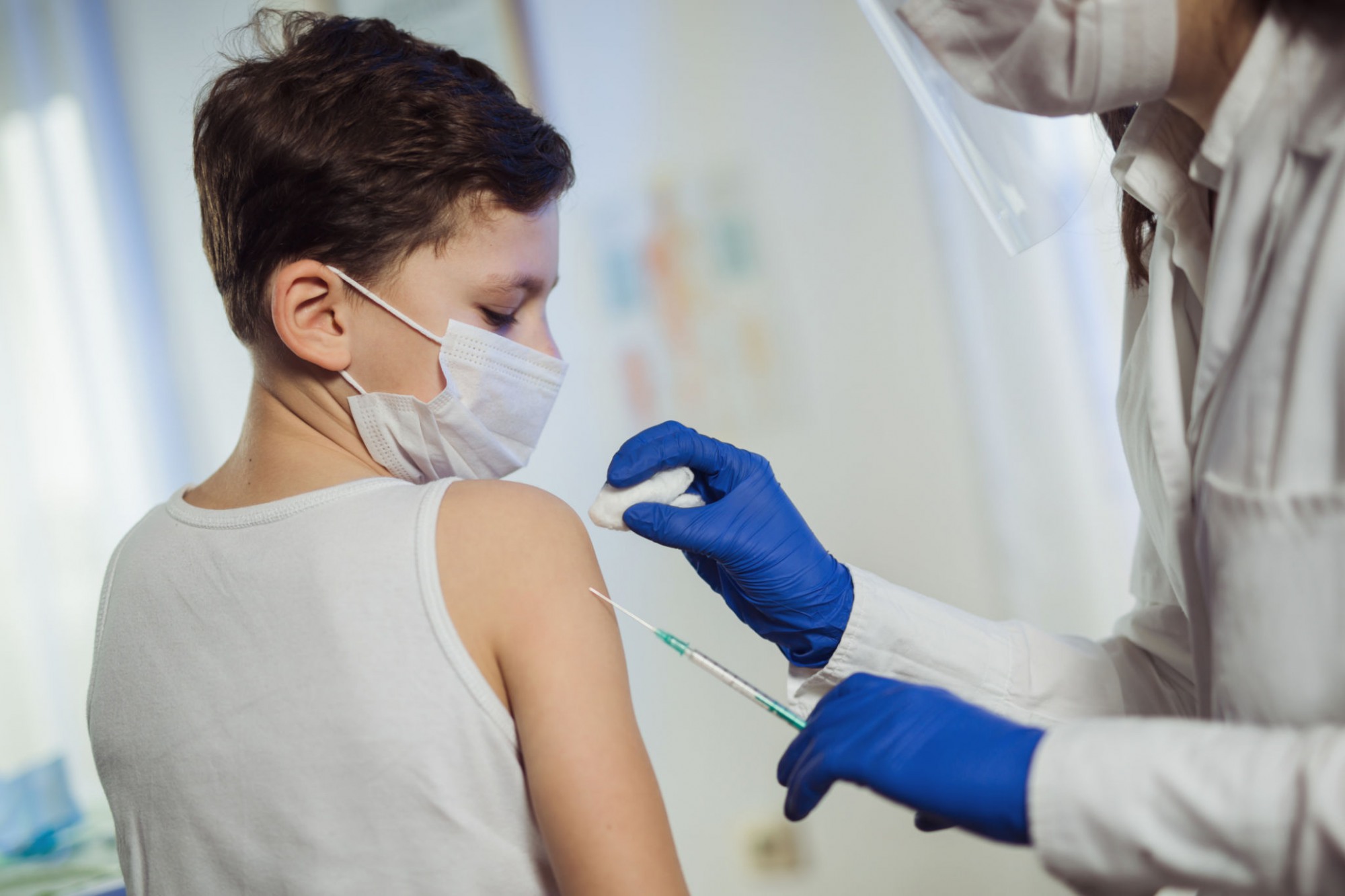 Более 2 тысяч доз детской вакцины поступит в регион