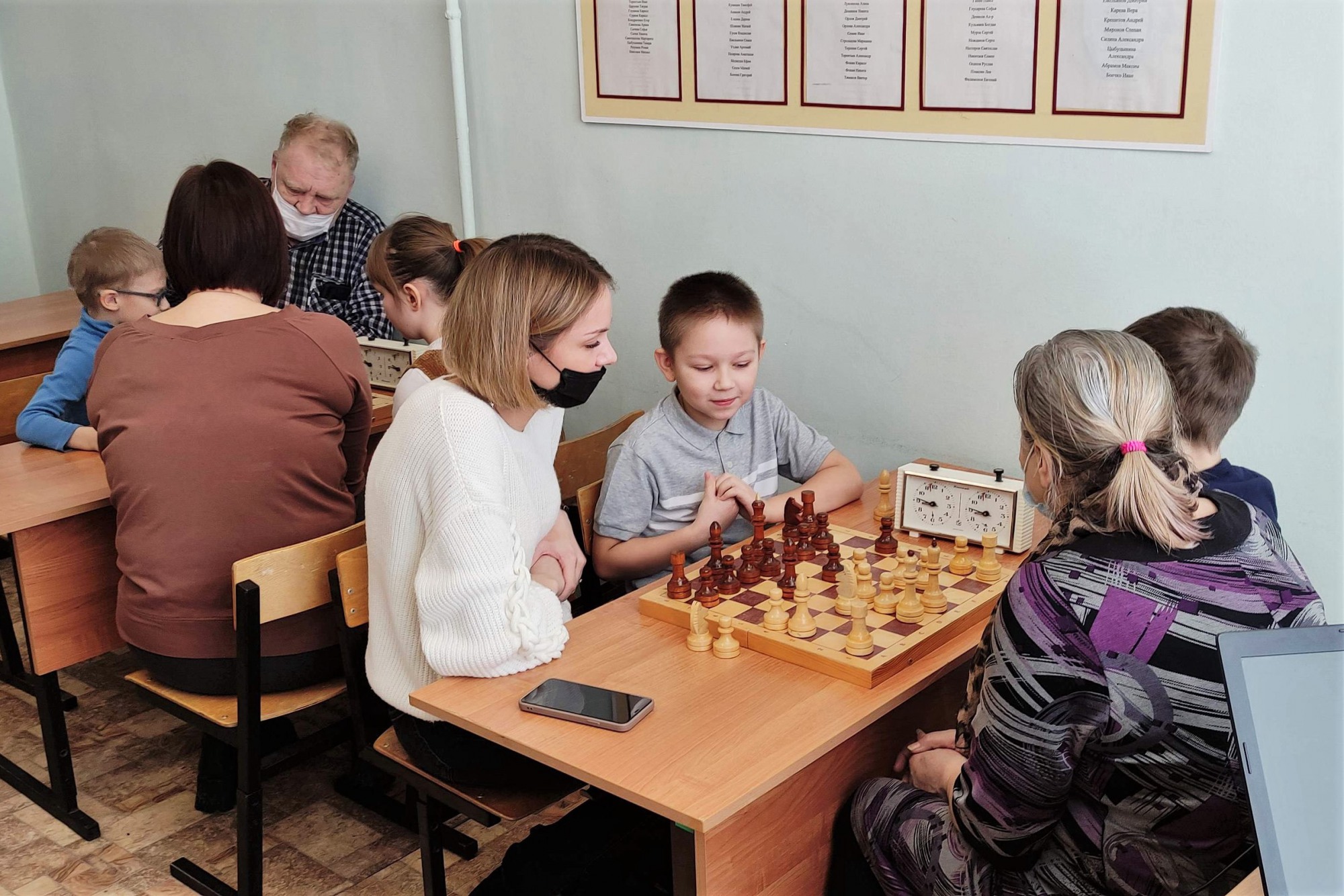 Семейный шахматный турнир собрал 14 команд