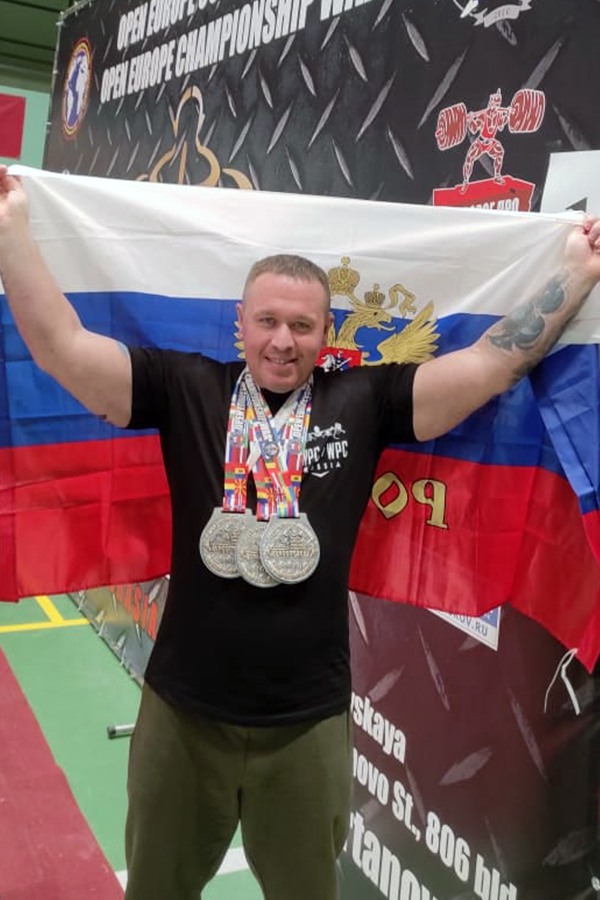 Павел Игнатов взял три золота на Кубке Европы по пауэрлифтингу 🏋