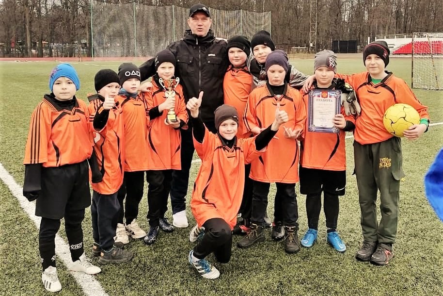 Дружбинская и четвёртая школы выиграли «Кожаный мяч»